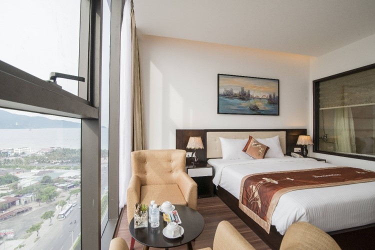 Phòng Deluxe Queen Ocean View